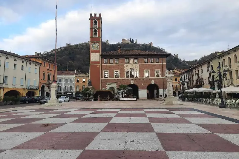 Ti porto con me a Marostica, la città degli scacchi viventi (e ti sembrerà di vivere la famosa scena del film di Harry Potter)