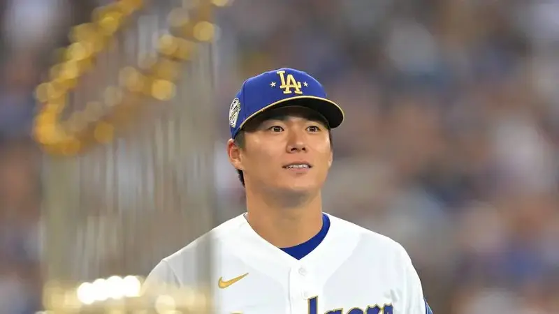 Los Angeles Dodgers pitcher Yoshinobu Yamamoto