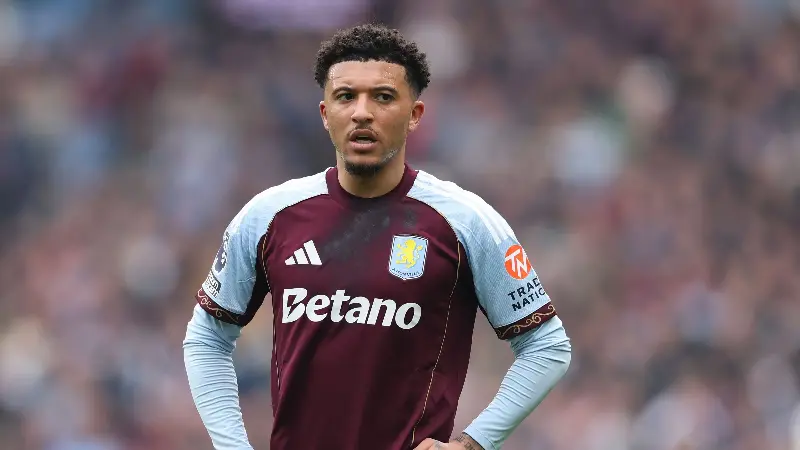 Jadon Sancho se perderá una serie de partidos cruciales del Aston Villa tras sufrir una lesión inesperada en un partido amistoso