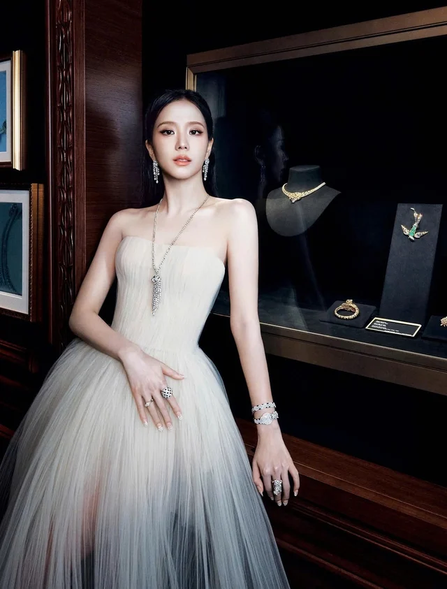 Jisoo (BLACKPINK) stuns with jewelry worth nearly 20 billion VND - Photo 2.