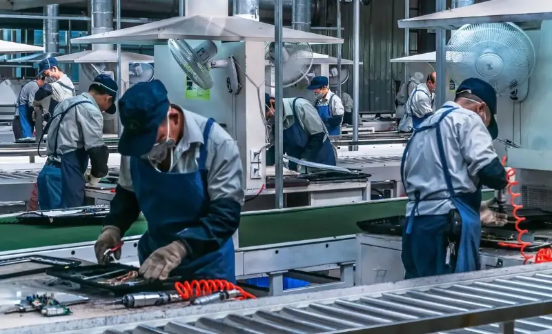 Los españoles trabajan más que la media europea y mucho más que los holandeses