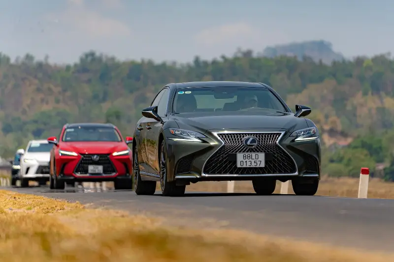 Which car brand is the most durable, still running well after more than 400,000 km? - Image 3.