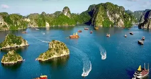 Ha Long Bay - an irresistible attraction for tourists.
