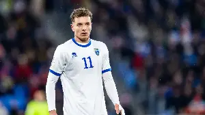 El agente de Fisnik Asllani confirma el interés del Barcelona, mientras el gigante de La Liga compite con el Chelsea y el Tottenham por el delantero de la Bundesliga