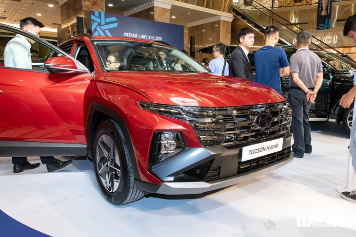 Car price news: Hyundai Tucson's price reduced by over 160 million VND, the top-of-the-line version even cheaper than the Toyota Corolla Cross - Image 5.