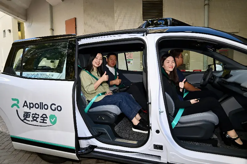 Members of the Autonomous Vehicle Applications Promotion Working Group visit the autonomous vehicle trial in Tung Chung, North Lantau.