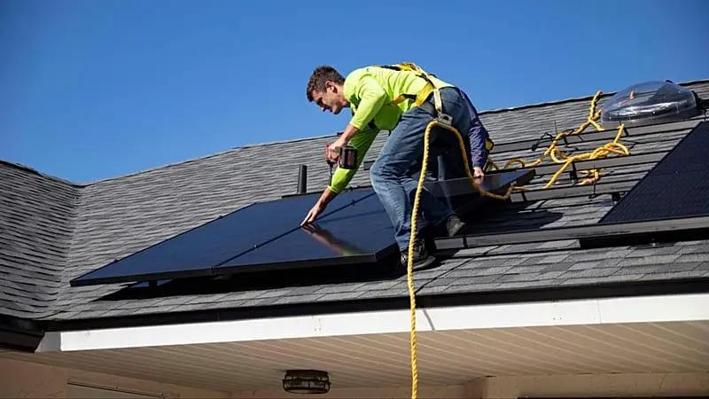 La eólica y la solar, bloqueadas en la vieja red europea: ¿Hay una solución inmediata?