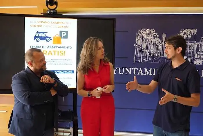 Los comerciantes de El Ejido ofrecerán a sus clientes 1 hora de aparcamiento gratuito en el parking Centro Ejido