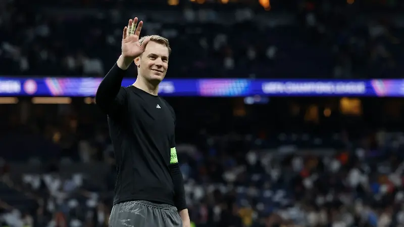 Eberl praises Neuer: 