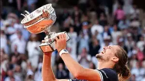Zverev the champ can’t easily shake off Zverev the man