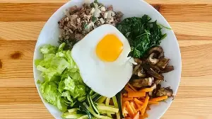 Nutritionist shares 7-day high-protein vegetarian dinner plan: Chickpea salad to quinoa paneer bowl