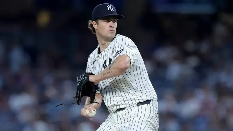  Cam Schlittler (31) pitches against the Toronto Blue Jays 