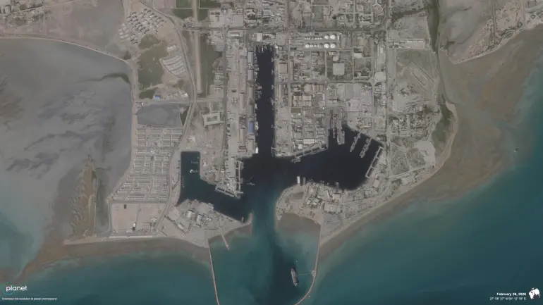 **داخلية**آثار الغارات الأمريكية والإسرائيلية على ميناء بندر عباس العسكري جنوبي إيران المصدر: بلانيت لابس