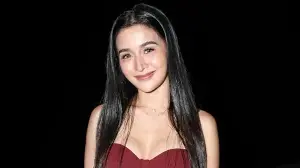 Kris Bernal stuns in a youthful look at the 'Huwag Kang Titingin' premiere