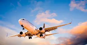 The world’s longest direct passenger flight is between New York and Singapore — a non-stop journey covering roughly 15,300 kilometers and taking about 18 hours and 50 minutes — and during that single flight, the aircraft crosses 12 time zones, burns approximately 110,000 kilograms of jet fuel, and passes over more of the Earth’s surface than the entire span of the Roman Empire at its peak