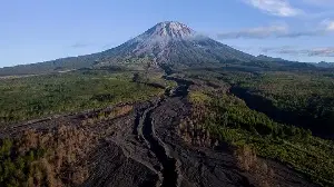 Mount Semeru Eruption Sends 4.5km of Pyroclastic Flow