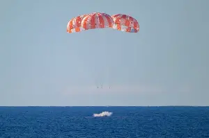 Nasa astronauts splash down safely after record-breaking Moon mission
