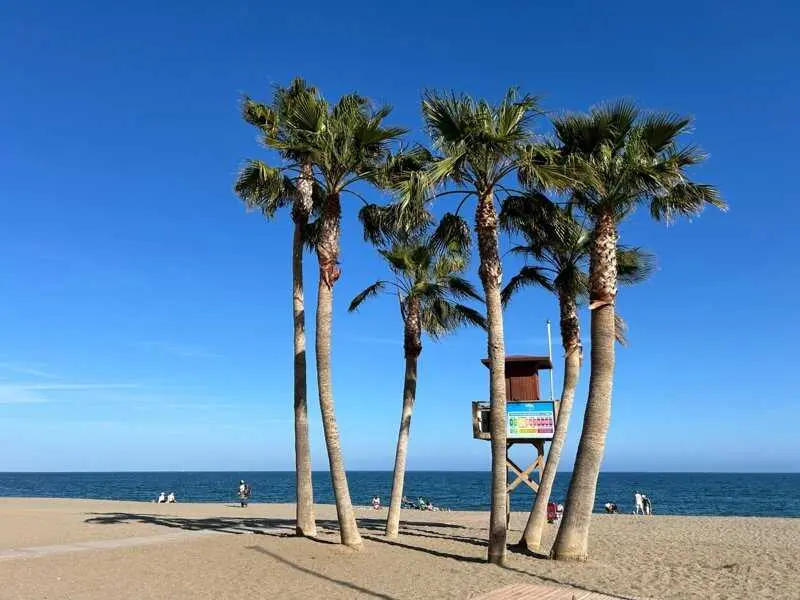 Mijas refuerza el control ambiental de aguas de arroyos que llegan a playas y mejora el análisis de la arena