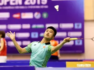 Vietnam badminton players advance