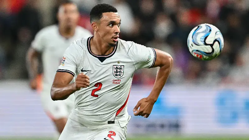 Alexander-Arnold regresa a la selección
