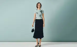 A long top and skirt, a perfect pairing for a modern and elegant style.
