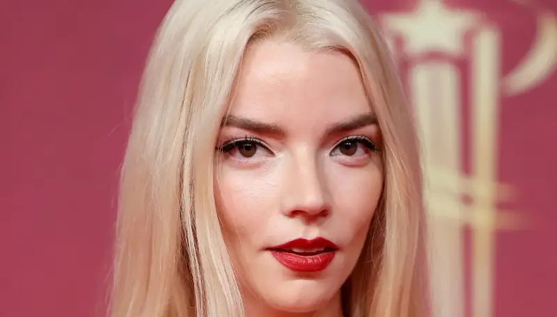 Make-up Natale 2025: 7 idee brillanti (per davvero) da rubare alle star per le Feste