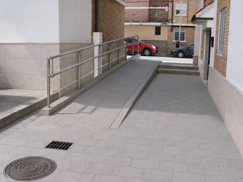 El Ayuntamiento planea ocho actuaciones de accesibilidad en calles Petenera y Palo Cortado