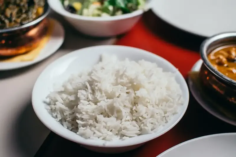 Millets and whole grains naturally contain more fibre, vitamins, and minerals than refined foods like maida and polished white rice. 