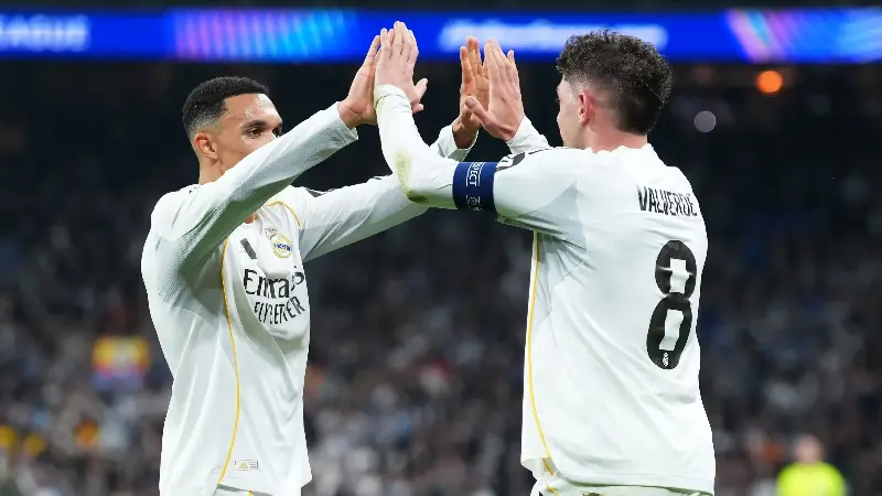 Arbeloa se deshace en elogios: «Si hay un jugador que encarna el espíritu del Real Madrid, ese es Fede»