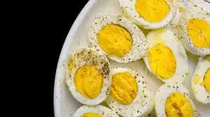 Gastroenterologist shares why you shouldn't throw out the egg yolk: It has 3g protein, vitamin B12, biotin and…