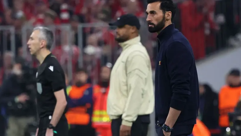 Suplentes y entrenador