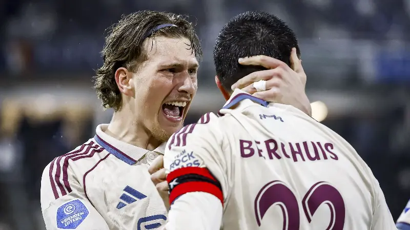 El Ajax rechaza de plano la oferta del PSG por Godts y se niega a negociar