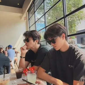 Kwon Sang Woo's son is 1.82 meters tall at the age of 17.
