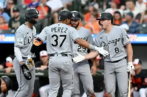 Orioles give fans something to boo (again) with 9-3 loss to White Sox