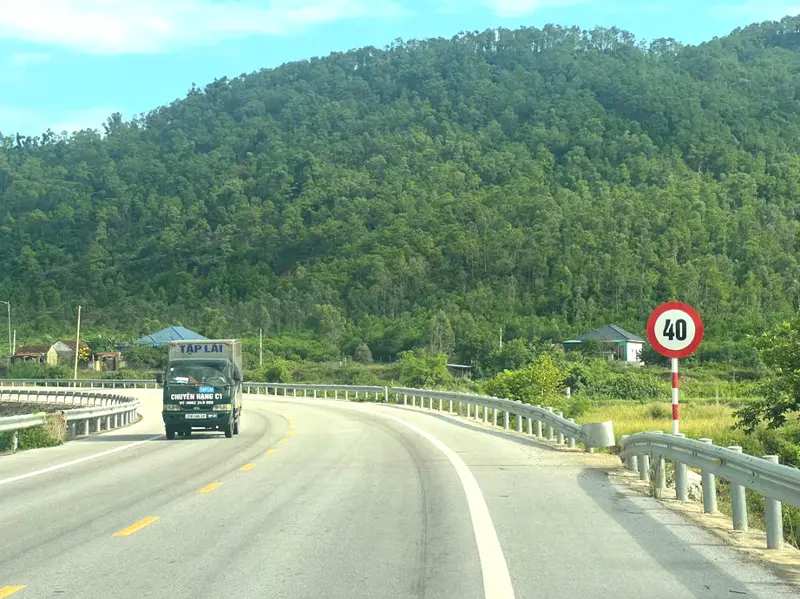 Proposal to review and remove speed limit signs on the coastal road in Nghe An - Photo 1.