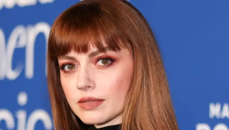 Annalisa lancia, di nuovo, la frisé mania: come avere i suoi capelli e replicare il look