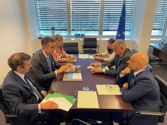 Andalucía se posiciona ante la Comisión Europea como una "región de referencia" para impulsar la economía azul