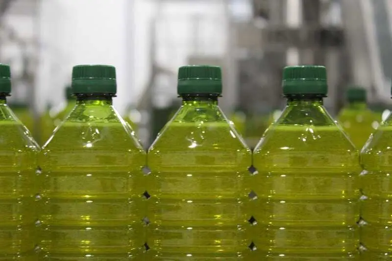 Andalucía pide al Ministerio adoptar medidas que eviten la distorsión del mercado del aceite de oliva