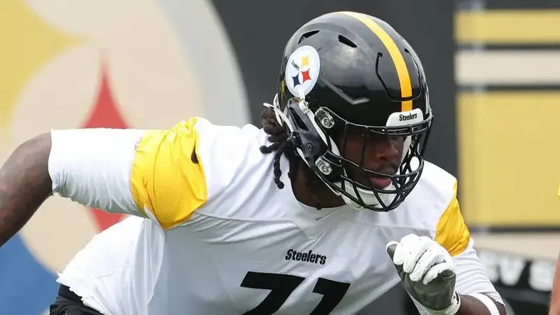 Pittsburgh Steelers offensive tackle Max Iheanachor