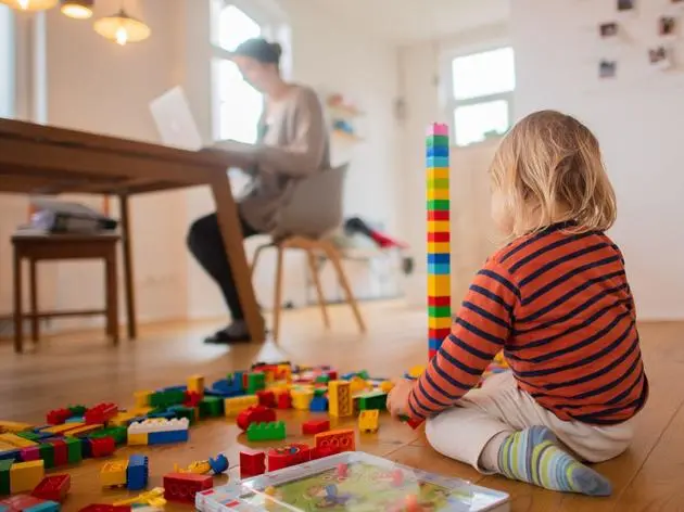 Vollzeitjob mit Kind: Vier Strategien gegen Eltern-Burnout
