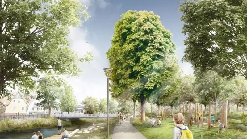 Libellenpark Nidda: Steg führt Besucher direkt ans Flussniveau