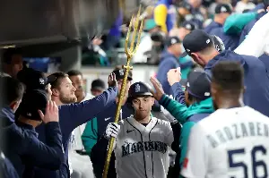 Mariners fall flat in opening day loss to Guardians