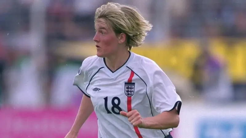 4. Karen Walker (41 goles)