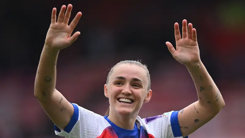 9. Georgia Stanway (32 goles)