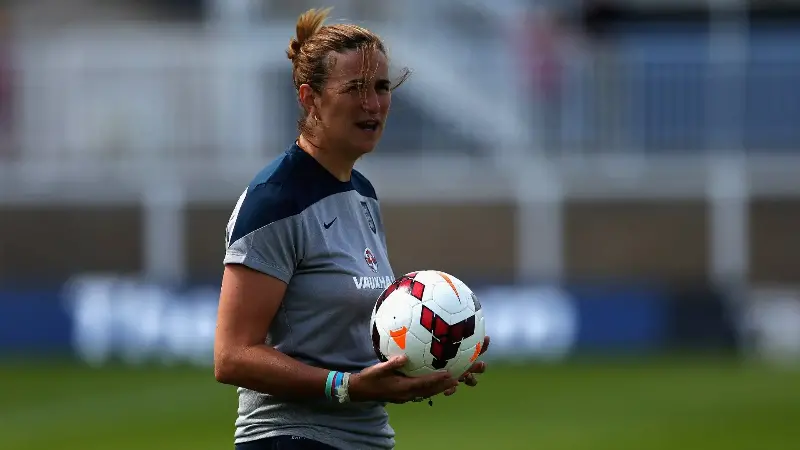 =10. Marieanne Spacey (30 goles)