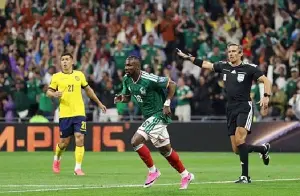 Mexico defeats Ecuador, ending a 40-year World Cup curse.