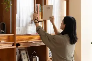 Young people buy books by the meter to decorate their homes.