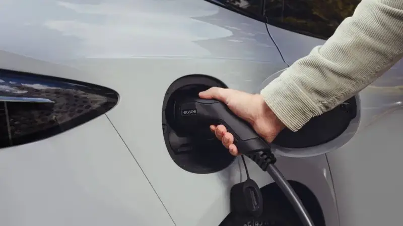 Europa koopt minder auto’s, maar wél steeds meer elektrische