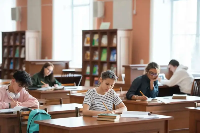España reduce al 11,5% los jóvenes que ni estudian ni trabajan, mínimo desde 2002