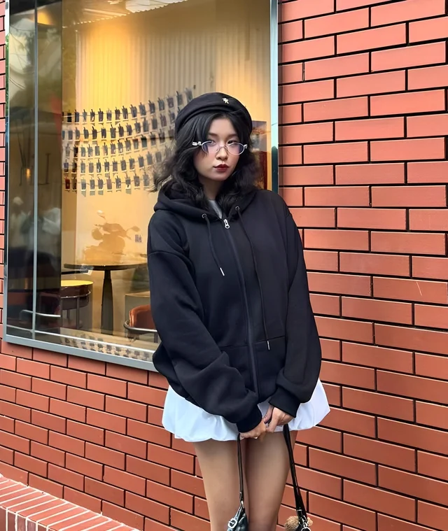 Not only for keeping warm, zip-up hoodies can also be stylish - Photo 8.
